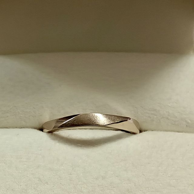 【CRAFY(クラフィ)の口コミ】 ホワイトゴールドがマストで指輪を選んでいましたが、ブランドでは高額に…