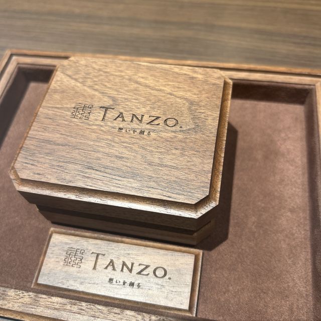 【TANZO.(鍛造指輪)の口コミ】 TANZOオリジナルの色味であるコーラルゴールドにしました。肌に馴染む感じ…