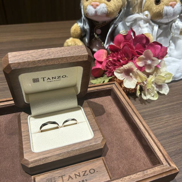 【TANZO.(鍛造指輪)の口コミ】 TANZOオリジナルの色味であるコーラルゴールドにしました。肌に馴染む感じ…
