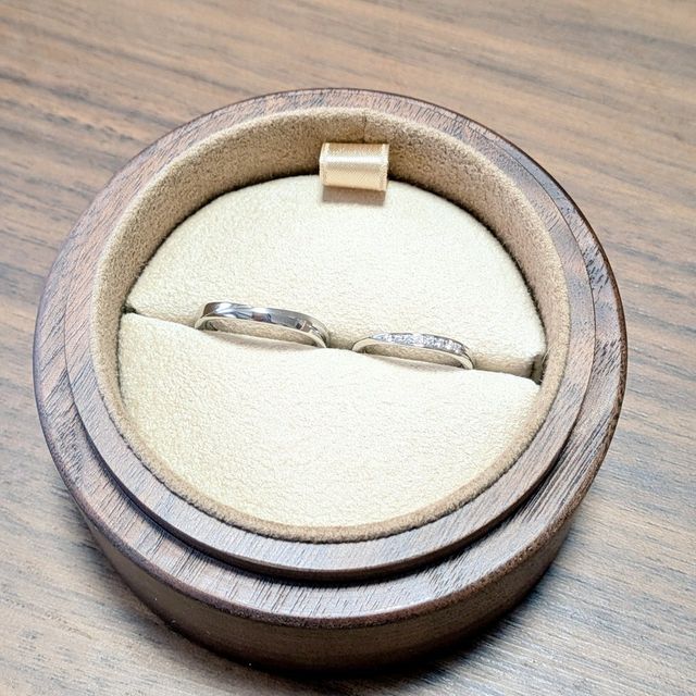 【COLANY(コラニー)の口コミ】 細身でシンプルなデザインや純粋と言う意味の込められた白い薔薇をイメー…