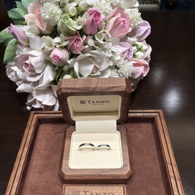 【TANZO.(鍛造指輪)の口コミ】 男性用はマットなデザインにしたことで、洗練されたシンプルなデザインと…