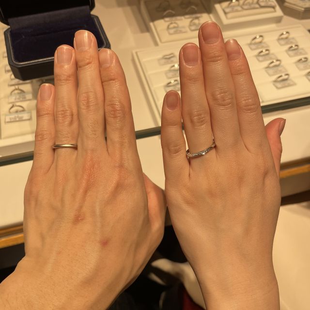 【銀座ダイヤモンドシライシの口コミ】 男性の指輪デザインがマットで安っぽく見えました。指輪も細くあまりデザ…