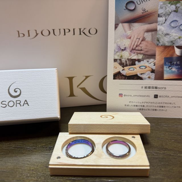 【SORA(ソラ)の口コミ】 指輪の素材はジルコニウムのため、表面を加工することで、色々なカラーに…