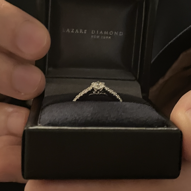 【ラザール ダイヤモンド(LAZARE DIAMOND)の口コミ】 私がキラキラが好きでザマンハッタンのデザインにしました。どこから見て…