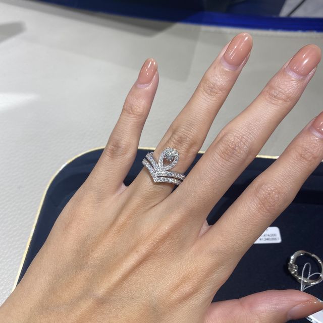 【ショーメ(CHAUMET)の口コミ】 指に通した瞬間にまるでプリンセスになった気分を味わえるデザインです。
…