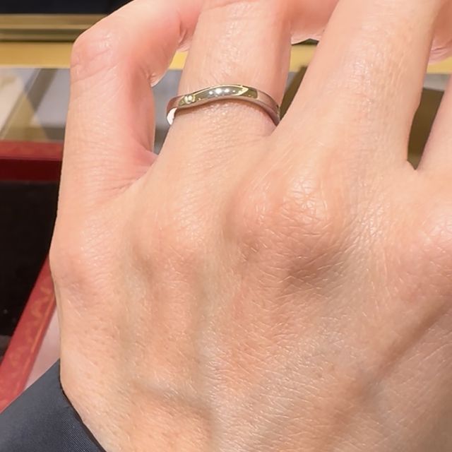 【カルティエ(Cartier)の口コミ】 結婚指輪でとても有名なカルティエのバレリーナです。V字なので指を長く綺…
