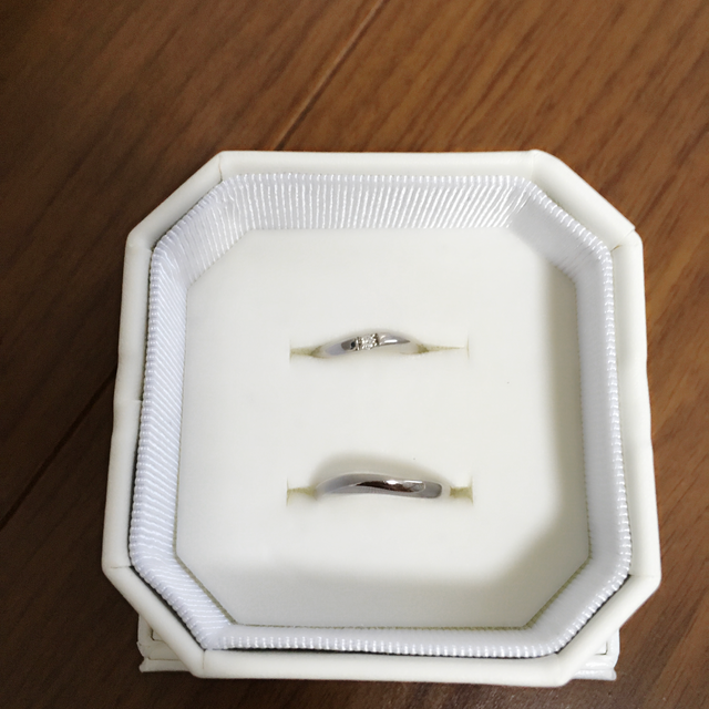 【4℃ BRIDAL(ヨンドシーブライダル)の口コミ】 決め手は普段の服装に合わせやすいデザインだということです。
ＷＥＢや雑…