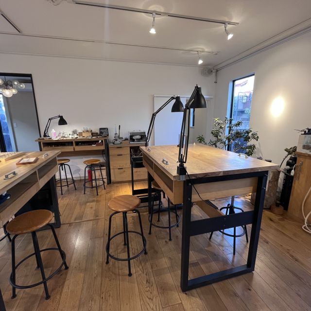 【CRAFY(クラフィ)の口コミ】 ・自分たちはシンプルだけど指がスッキリ見えるウェーブのデザインにしま…