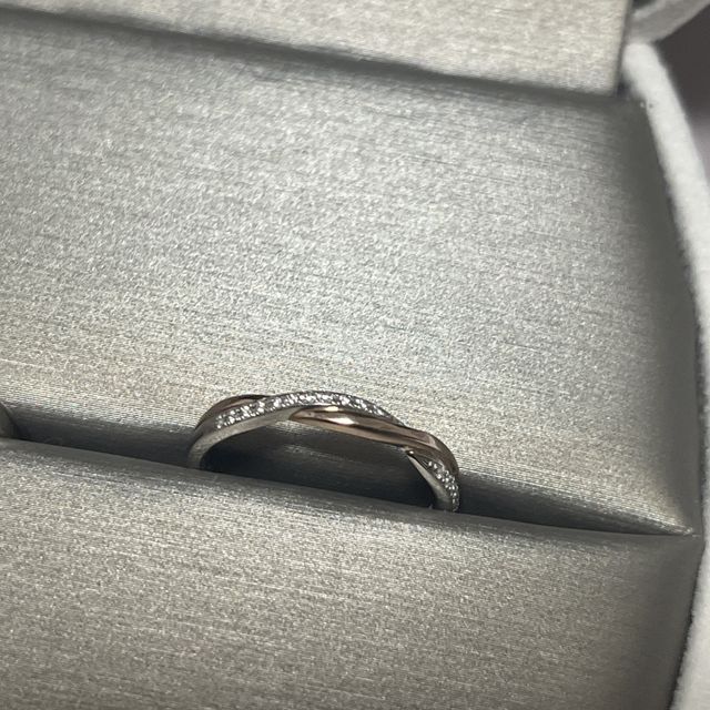 【I's stone(アイズストーン)の口コミ】 ウェーブ感が可愛く、重ね付けしても邪魔にならないデザインでした。また…