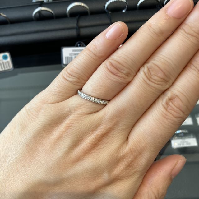 【エクセルコダイヤモンド(EXELCO DIAMOND)の口コミ】 ダイヤモンドが本当に綺麗でした。白くキラキラ光り、自然光の下でも美し…