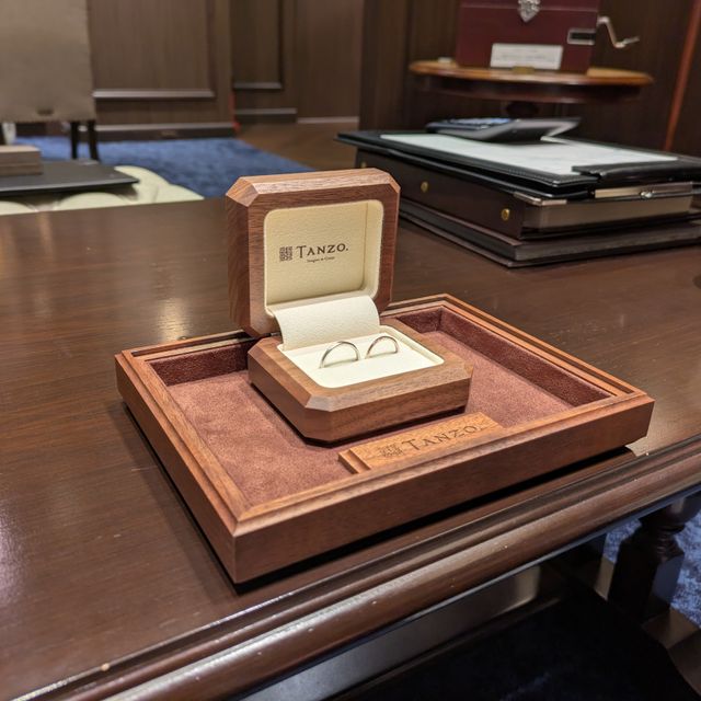【TANZO.(鍛造指輪)の口コミ】 漠然としたイメージしか持たずに店を訪れたが、店員の方とデザインについ…