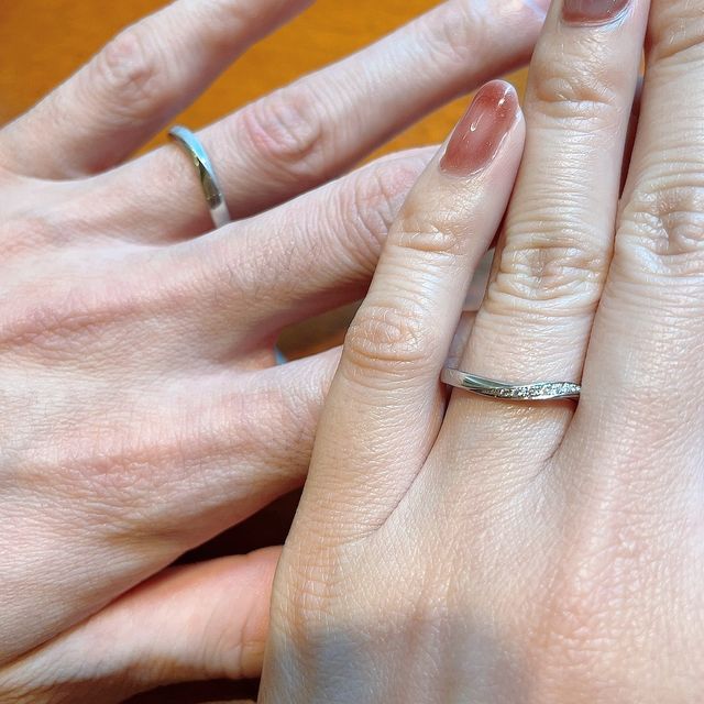 【TRECENTI(トレセンテ)の口コミ】 ウェーブのデザインが指に合っていた。
ダイヤモンドの石の数が多くキラキ…