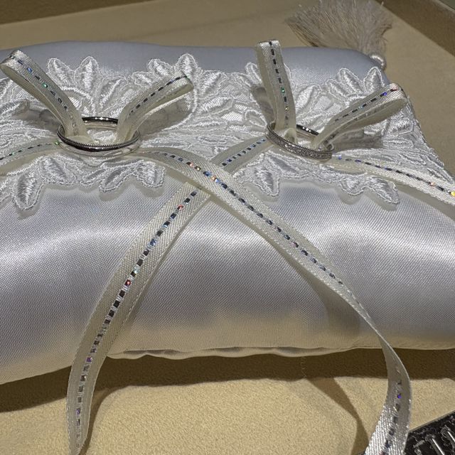 【PILOT BRIDAL(パイロットブライダル)の口コミ】 デザインも付け心地も1番しっくりくるものでした。
派手すぎず、シンプル…