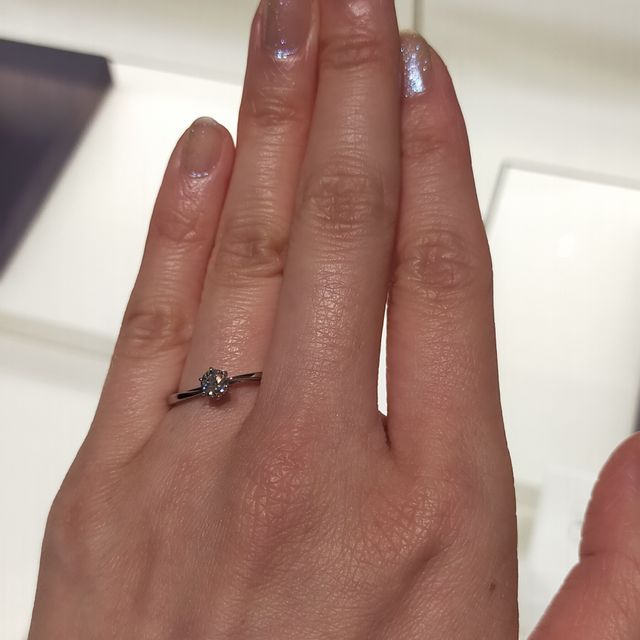 【俄(にわか)の口コミ】 デザインと4Cのクオリティと価格です。デザインとダイヤモンドのクオリテ…