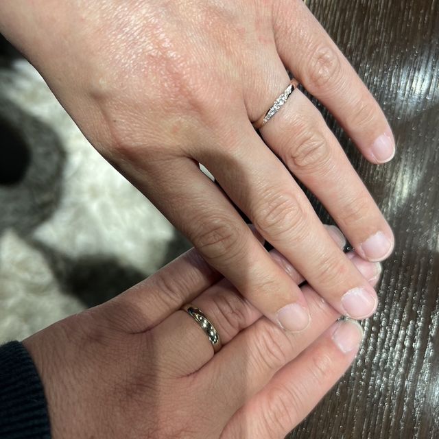 【TANZO.(鍛造指輪)の口コミ】 指輪の色味も形も何種類もあって、ダイヤモンド安い価格で入れられる。
色…