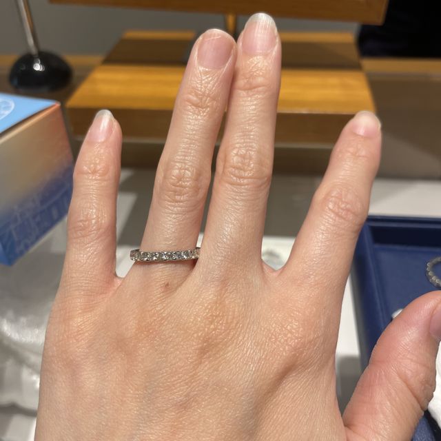 【銀座ダイヤモンドシライシの口コミ】 プラチナのハーフエタニティです。爪留めのため、ダイヤモンドの並びが目…