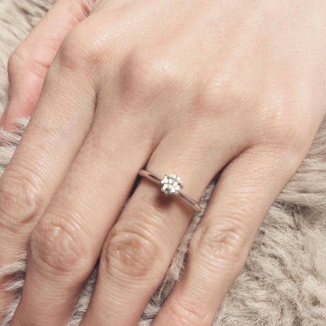 【銀座ダイヤモンドシライシの口コミ】 普段からでも使えるようなシンプルなデザインを選びました。ダイヤモンド…