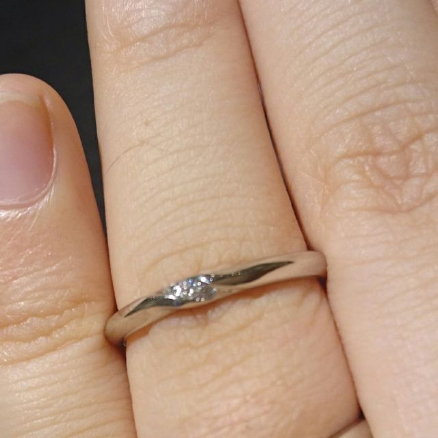 【エクセルコダイヤモンド(EXELCO DIAMOND)の口コミ】 どのブランド、結婚指輪も流行りのS字カーブの物が多く似たようなデザイン…