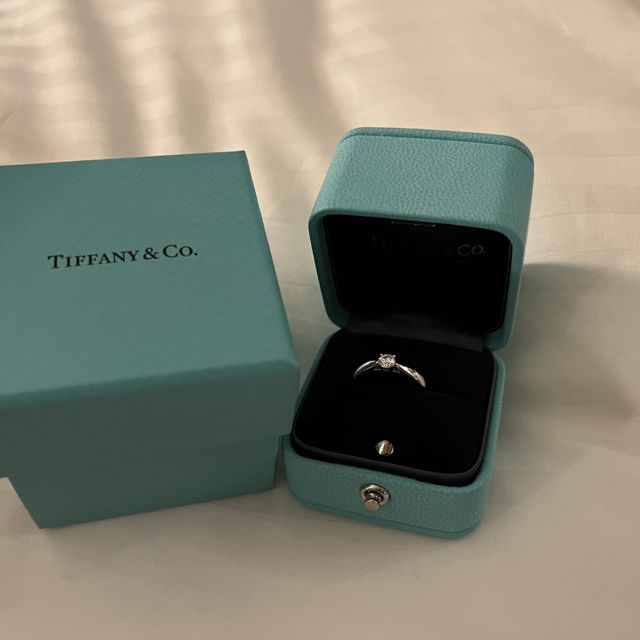 【ティファニー(Tiffany & Co.)の口コミ】 リング部分とダイヤ部分の高低差が少なく、日常使いしやすいです。リング…