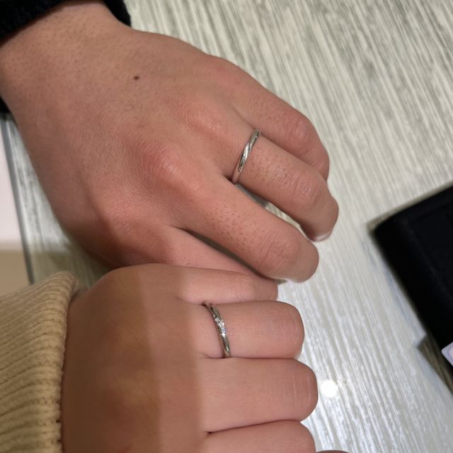 【TRECENTI(トレセンテ)の口コミ】 ストレートで斜めにお揃いのデザインが入っており、ゴージャスすぎないも…