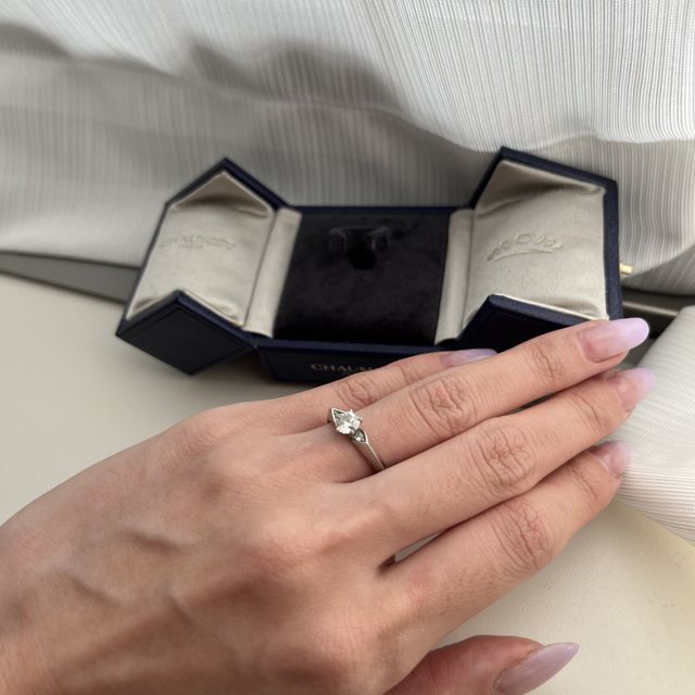 【ショーメ(CHAUMET)の口コミ】 唯一無二のデザイン性がある指輪が欲しくて購入しました。指は細く節々が…