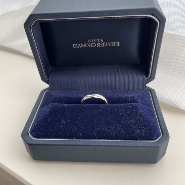 【銀座ダイヤモンドシライシの口コミ】 指を通した時の滑らかさと付け心地がとても良い指輪です。他店舗の指輪も…