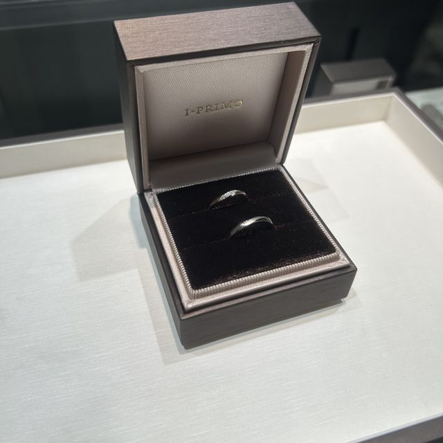 【アイプリモ(I-PRIMO)の口コミ】 指輪デザインも他とは違う唯一無二なところに惹かれ、指輪の色を少し変え…