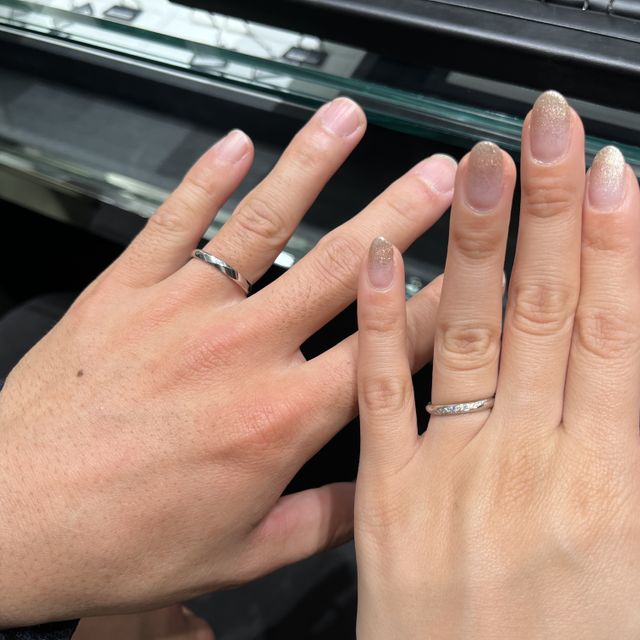 【銀座ダイヤモンドシライシの口コミ】 シンプルなデザインの種類が多く様々な選択肢から試着をしました。彼とそ…