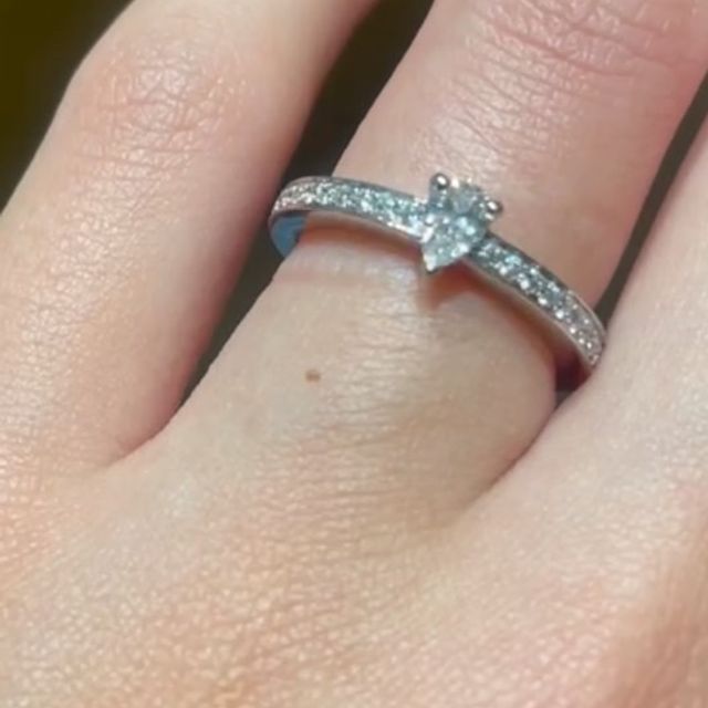 【ショーメ(CHAUMET)の口コミ】 結婚指輪を想定して試着しました。一粒ダイヤは小さいながらも存在感があ…