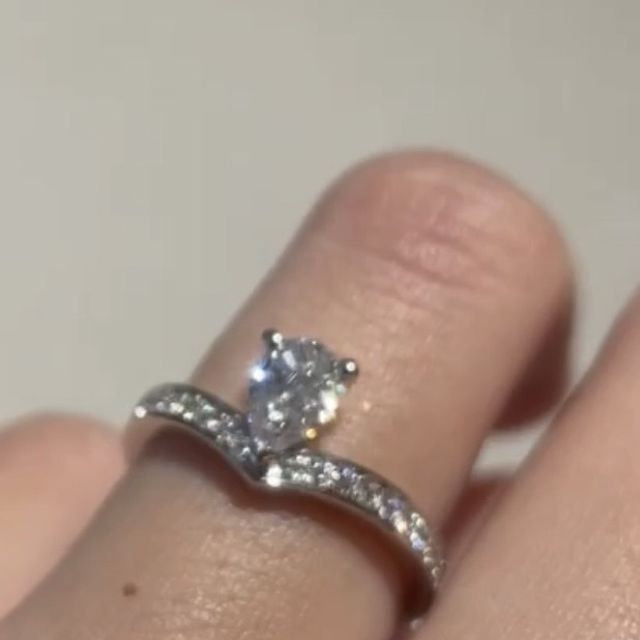 【ショーメ(CHAUMET)の口コミ】 ジョゼフィーヌコレクションに憧れがあり、候補のひとつでした。存在感の…