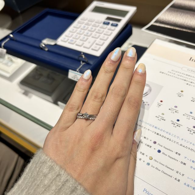 【銀座ダイヤモンドシライシの口コミ】 デザインがシンプルだったので決めました。
ダイヤモンドを留めている爪が…