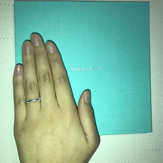 【ティファニー(Tiffany & Co.)の口コミ】 光輝くリングを付けた瞬間ビビッときました。本当はウェーブで細身タイプ…