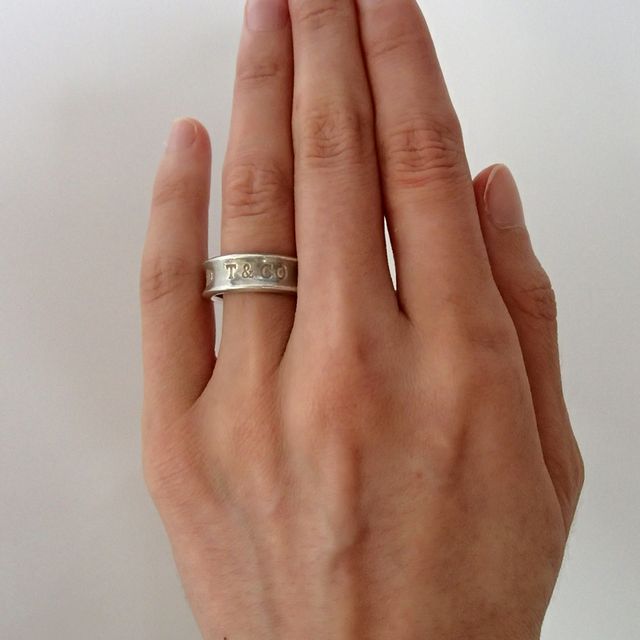 【ティファニー(Tiffany & Co.)の口コミ】 指輪を付けているという実感が欲しかったので選びました。

どちらかとい…
