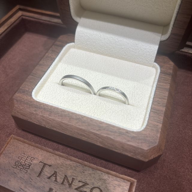 【TANZO.(鍛造指輪)の口コミ】 全て2人で考えて作成ができたため、オリジナルの指輪が完成できる点
スタ…