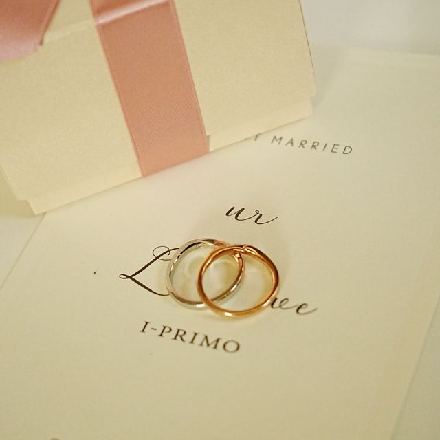 【アイプリモ(I-PRIMO)の口コミ】 デザインが凄く素敵で綺麗な指輪！
お互いが似合う色という事で夫婦で色が…