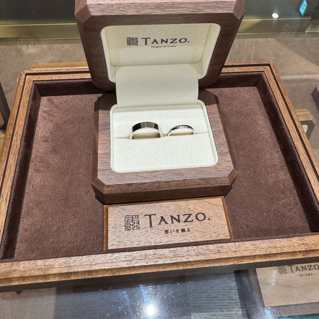 【TANZO.(鍛造指輪)の口コミ】 私自身は仕事の兼ね合いもあり、見た目はシンプルで日常使いしやすいもの…