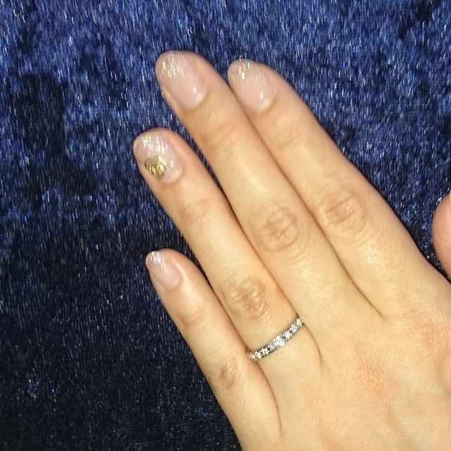 【ブシュロン(BOUCHERON)の口コミ】 1粒ダイヤはすでに持っているため、エタニティリングを探していました。
…