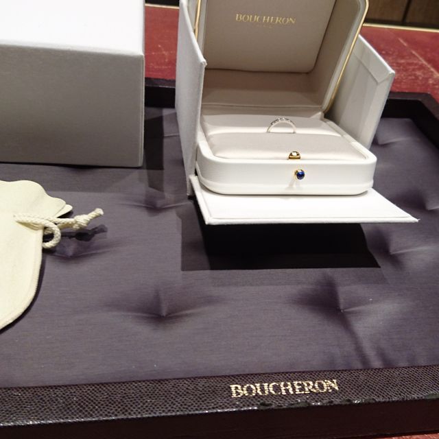 【ブシュロン(BOUCHERON)の口コミ】 1粒ダイヤはすでに持っているため、エタニティリングを探していました。
…