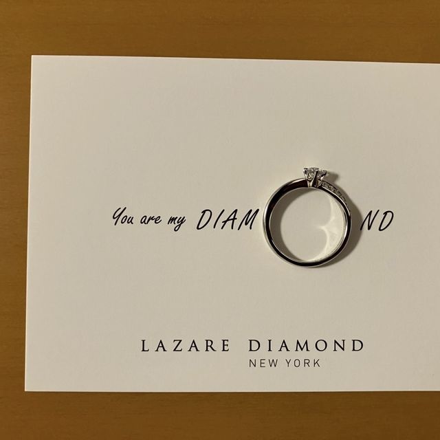 【ラザール ダイヤモンド(LAZARE DIAMOND)の口コミ】 ウェーブのデザインがとても素敵で、自分からも彼からもサイドのメレダイ…