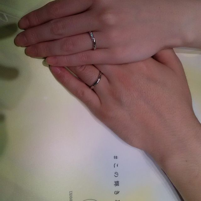 【銀座ダイヤモンドシライシの口コミ】 少しごつめの彼の指と、華奢な私の指のどちらにも似合ったことが決め手で…