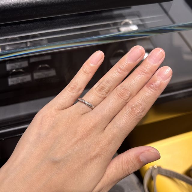 【エクセルコダイヤモンド(EXELCO DIAMOND)の口コミ】 シンプルですが、ひねりのあるデザインで気に入りました。ダイヤモンドの…