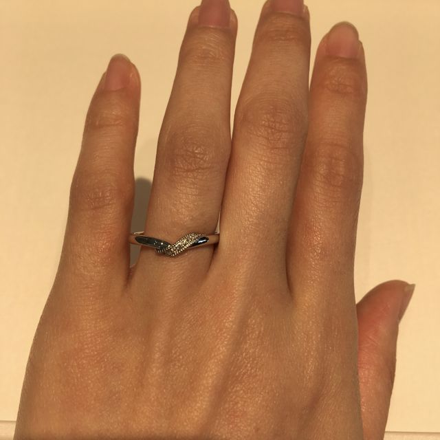 【Ponte Vecchio(ポンテヴェキオ)の口コミ】 縁にミル打ち加工がしてあり、非常に華やかに見えました。加工もとても細…