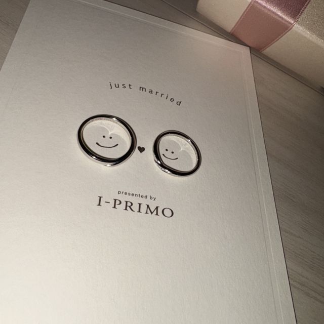 【アイプリモ(I-PRIMO)の口コミ】 ゆるっとしたvの形がとても可愛いです！
婚約指輪にも合います！
シンプル…