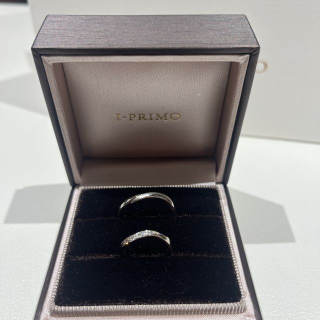 【アイプリモ(I-PRIMO)の口コミ】 指が長細く水かきがある手でも、馴染みやすく手が美しく見える指輪です。
…