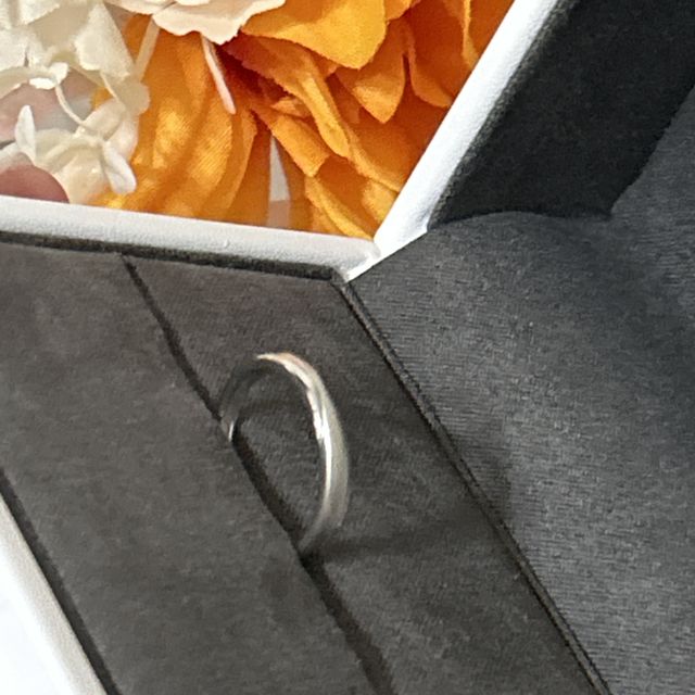 【Flavor(フレーバー)の口コミ】 シンプルなデザインかつマットな質感が特徴的で、主張しすぎず手元に自然…