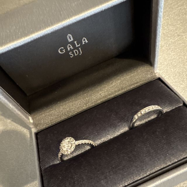 【GALA JEWELRY(ガラジュエリー)の口コミ】 候補の種類も沢山ありましたが、
ダイアモンドの輝きで決めました。
一つ…