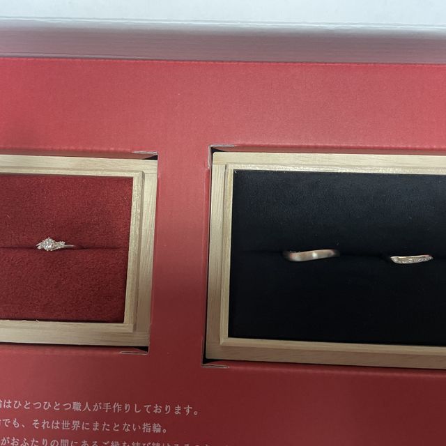 【出雲結(いずもゆい)の口コミ】 ピンクゴールドのラインで赤い糸を表現しているデザインがとても気に入り…