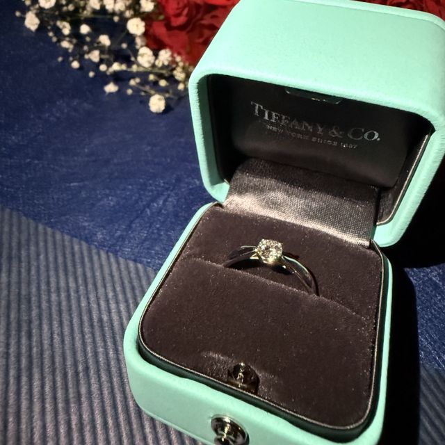 【ティファニー(Tiffany & Co.)の口コミ】 リングの台座あたりがきゅっと窄まっていて可愛いらしいデザインです。ま…