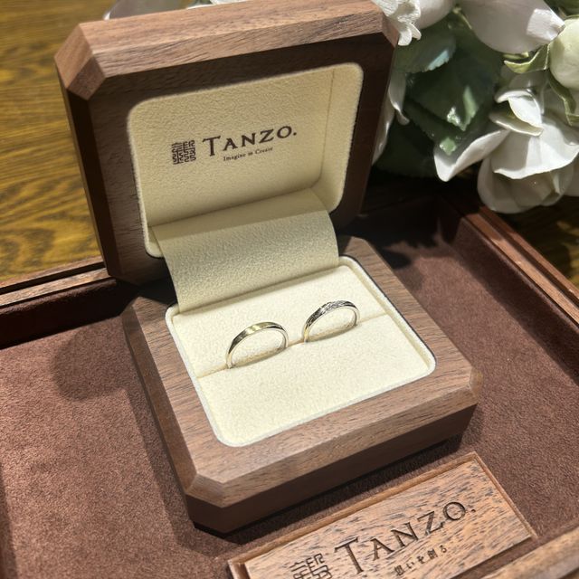 【TANZO.(鍛造指輪)の口コミ】 私たちの結婚指輪は、フルオーダーメイドで一からデザインを考え、お互い…