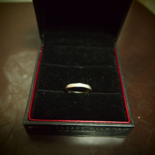 【ラザール ダイヤモンド(LAZARE DIAMOND)の口コミ】 極力シンプルなものがいいなと思っていたので、こちらにしました。こちら…